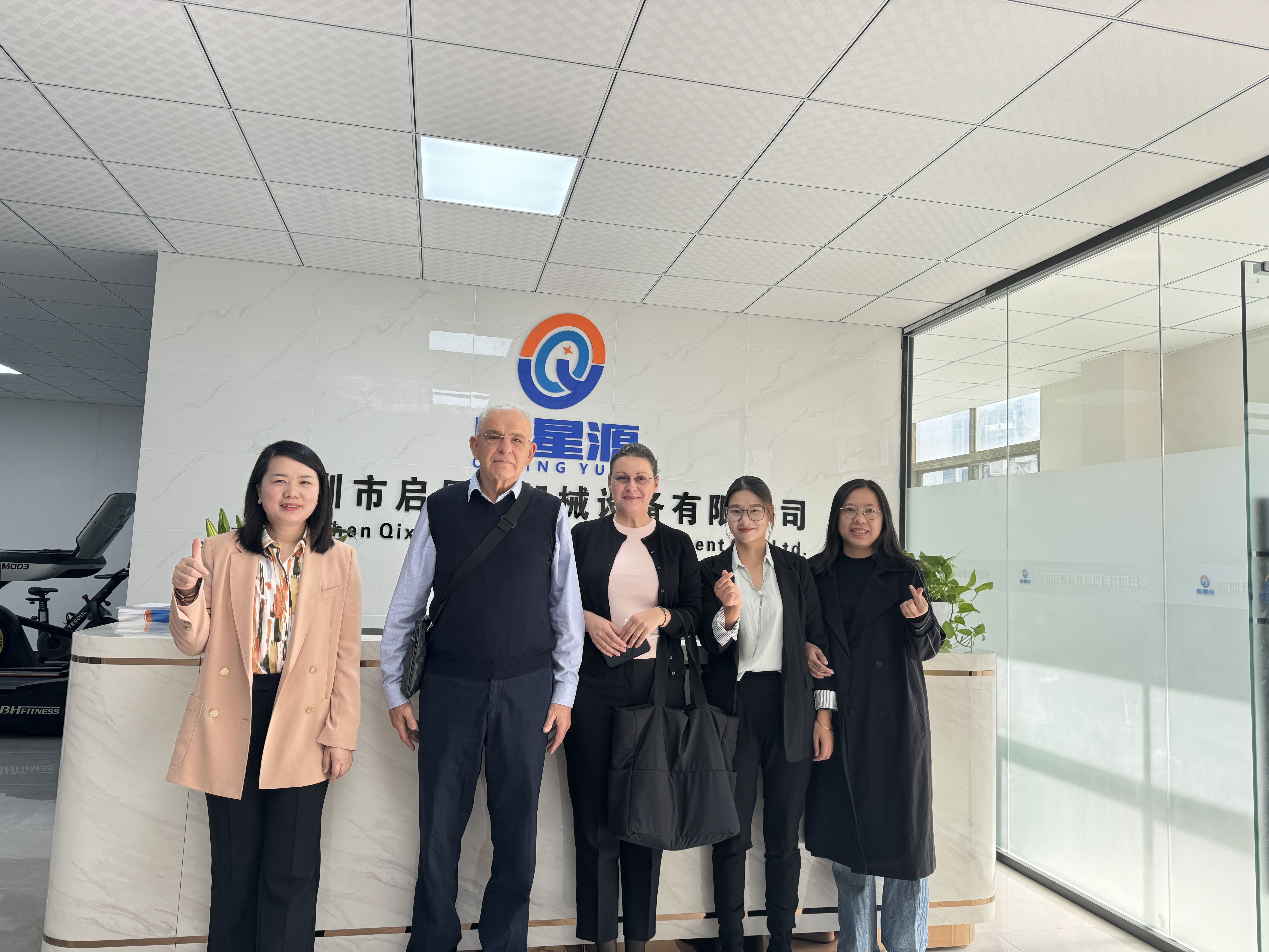نرحب بحرارة السيد سافو والسيدة لزيارة شنتشن Qixingyuan Machinery Equipment Co. ، Ltd. مرة أخرى