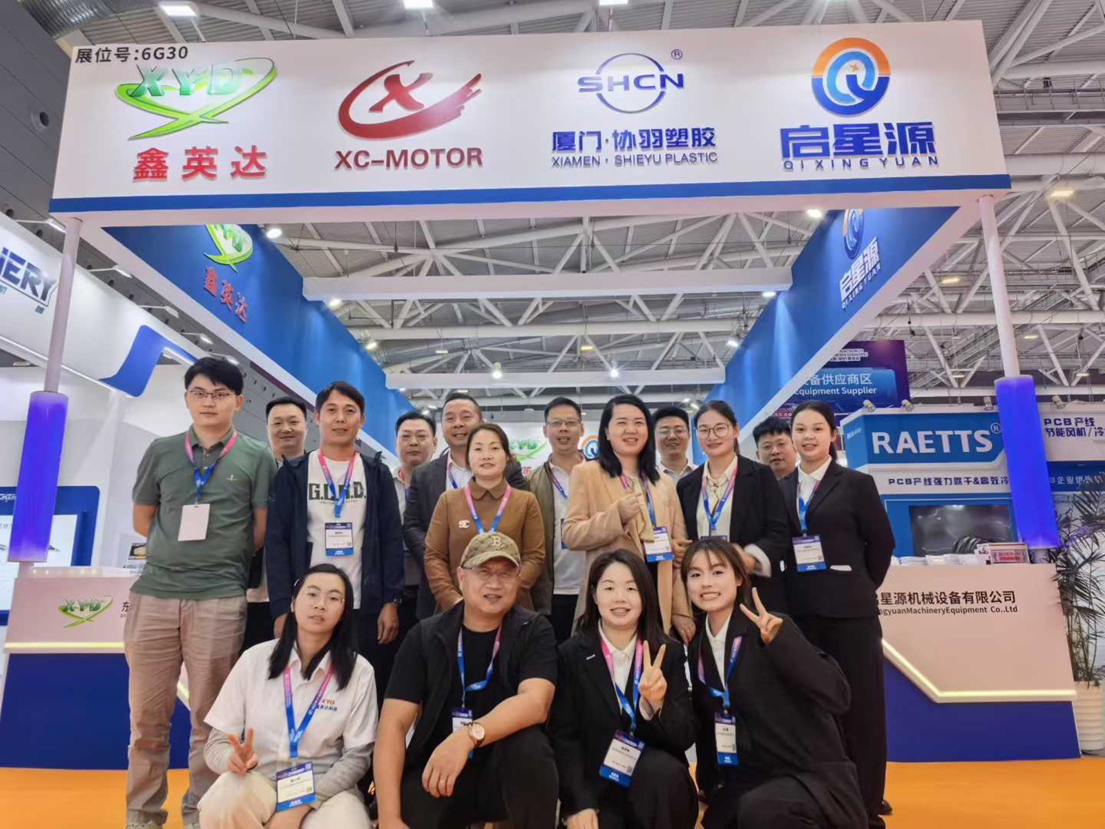 QXY 队在 2025 HKPCA 电子电路展合影